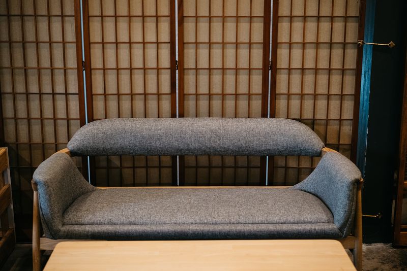 ヒノキの室内と庭への眺望