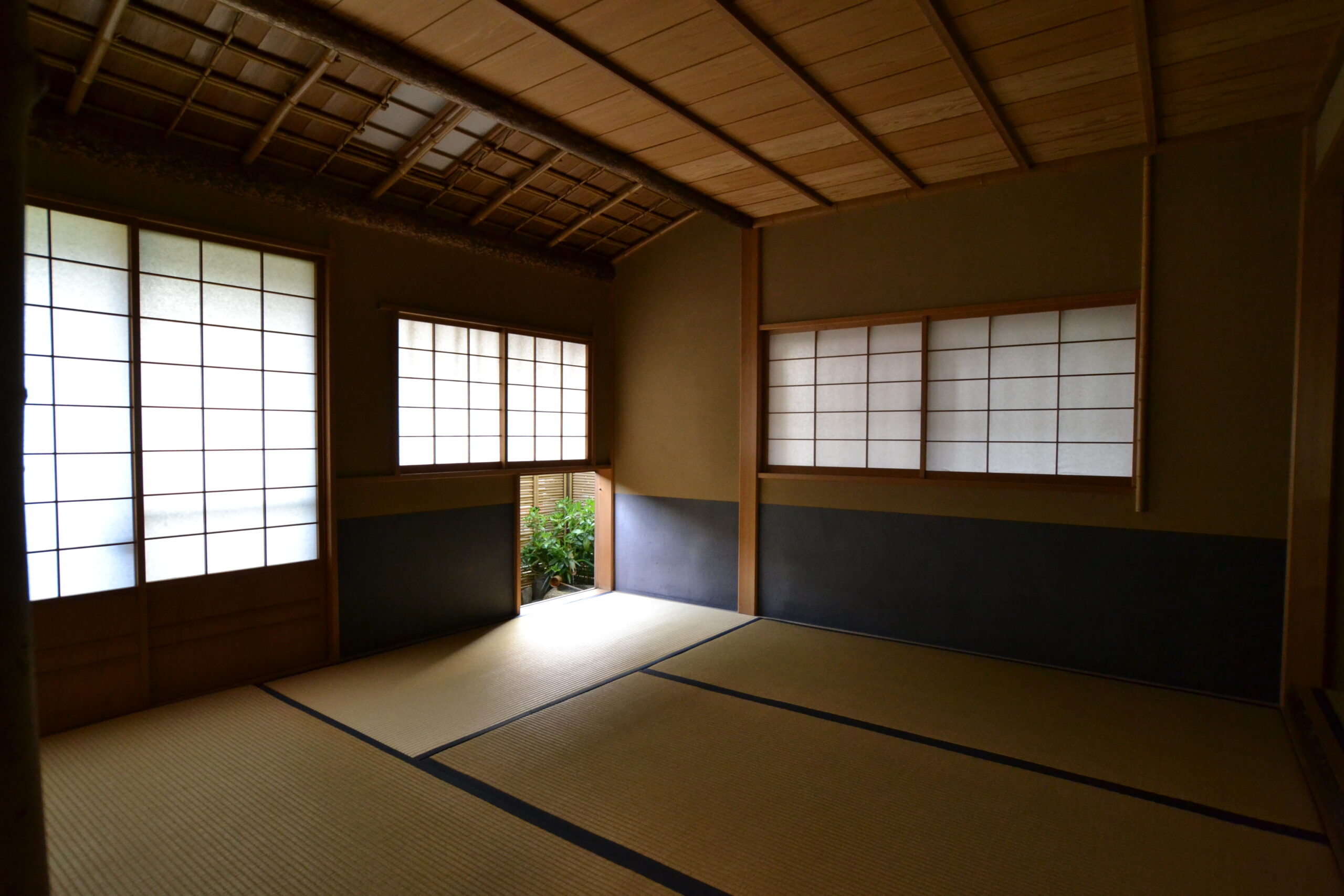 室内から庭（坪庭）への視線
