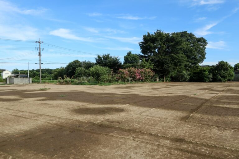 整地された建築予定地の更地